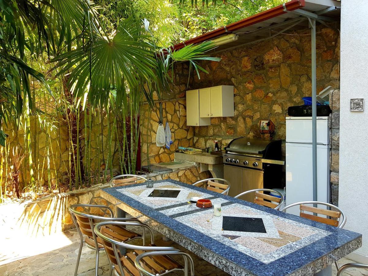 Apartmani Elena Malinska Εξωτερικό φωτογραφία