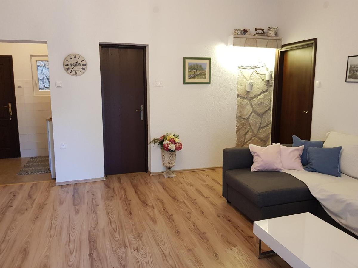 Apartmani Elena Malinska Εξωτερικό φωτογραφία