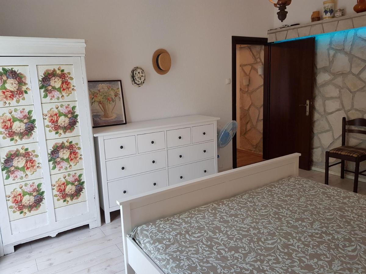 Apartmani Elena Malinska Εξωτερικό φωτογραφία