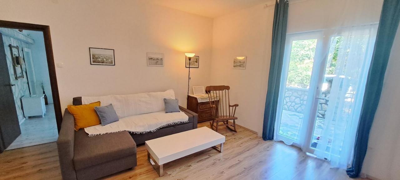 Apartmani Elena Malinska Εξωτερικό φωτογραφία